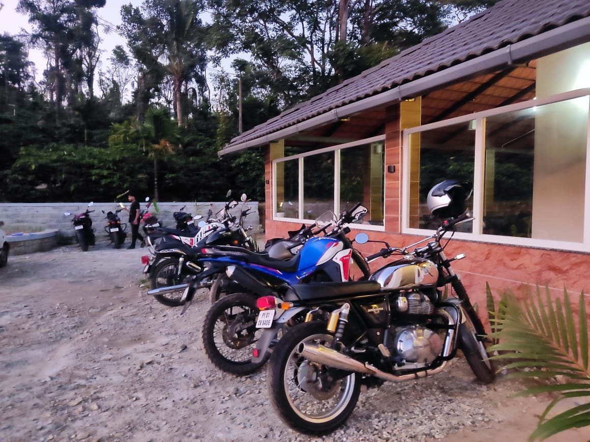 Riders Courtyard & Mountain Trail