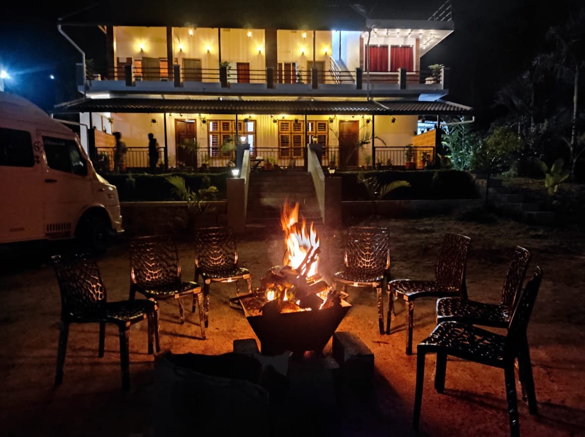 Roaring Bonfire & Night Glow