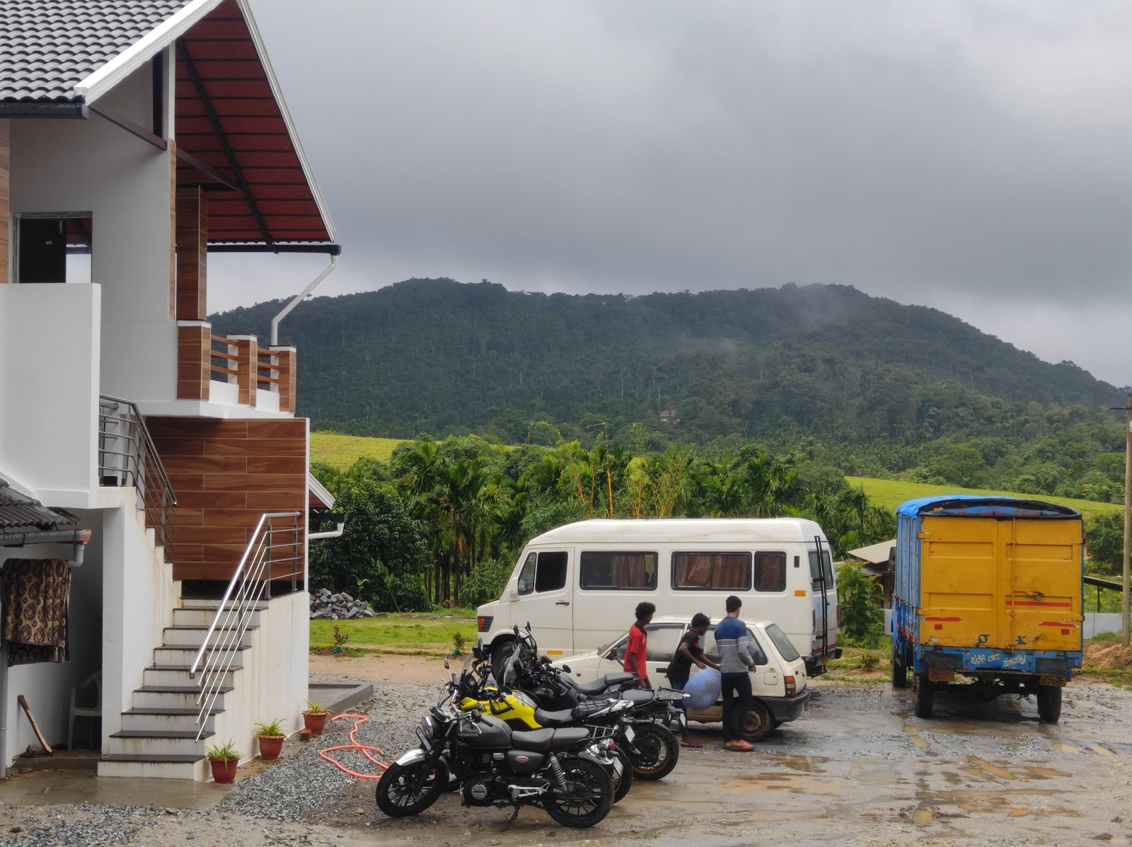Western Ghats lush hills at Deepadakallu