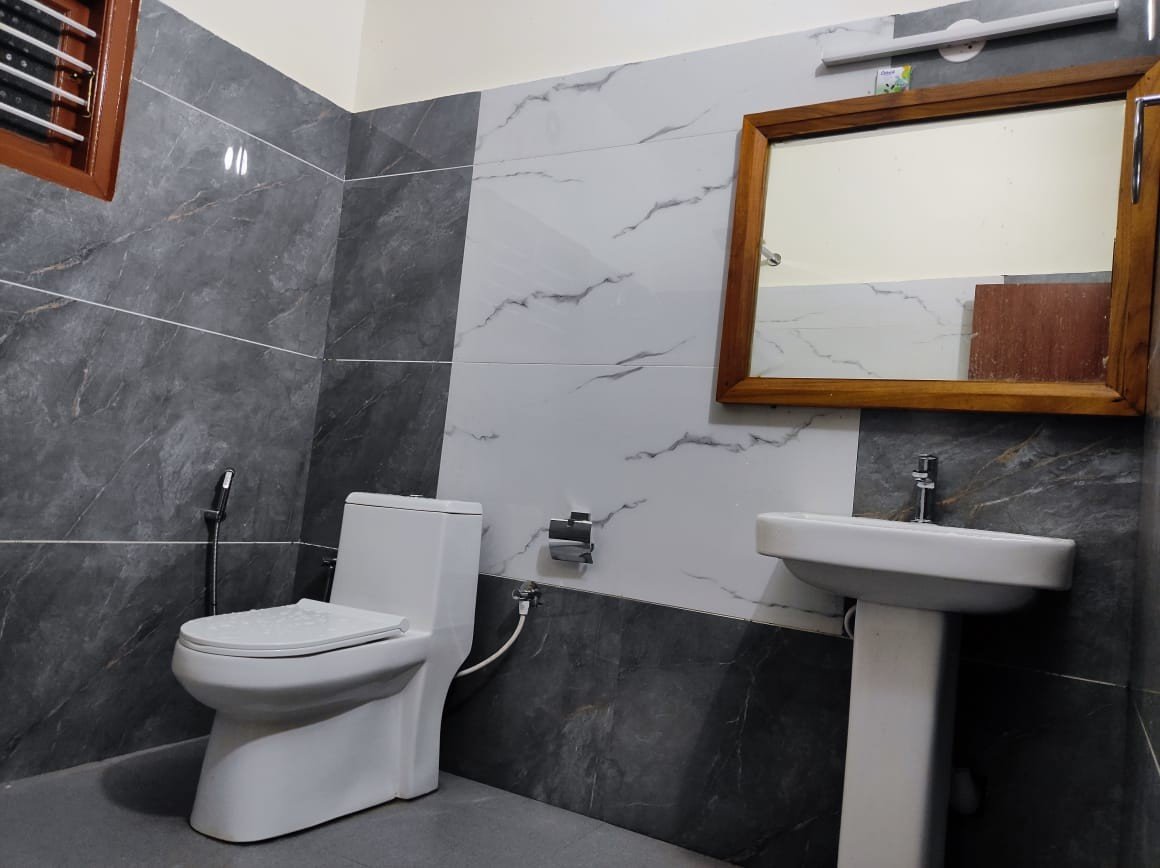 Front Premium Room (2 Beds)
