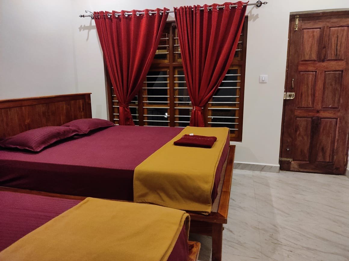 Front Premium Room (2 Beds)